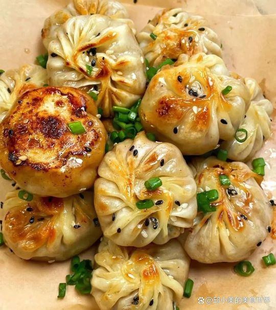 上海生煎包底脆皮薄小杨生煎